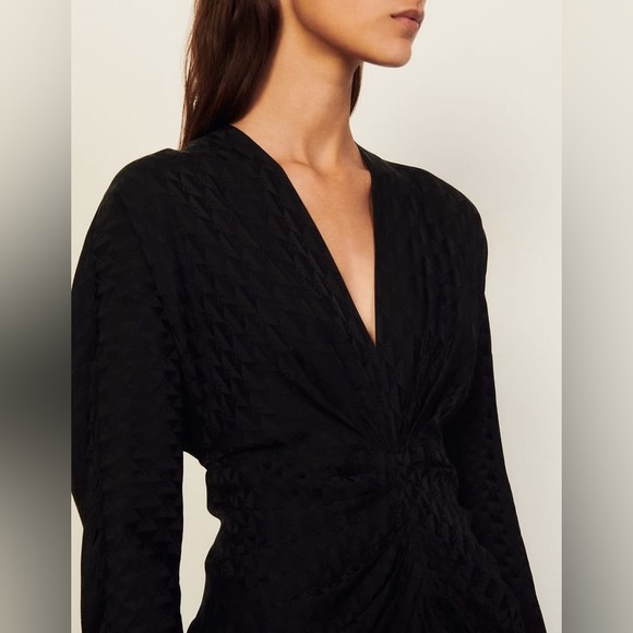 NWT Sandro Short Python-effect Jacquard Black Dress Size 38 - Picture 3 of 7